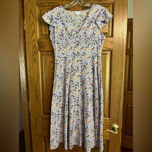Floral V-Neck Ruffle Sleeve Dress with side zipper - Size 8